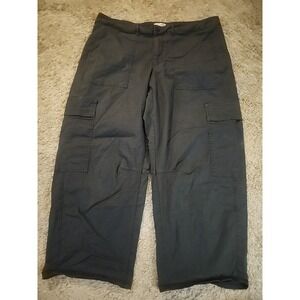 Universal Thread Women's 16 Cargo Capri Pants Cropped Utility Pockets Dark Gray